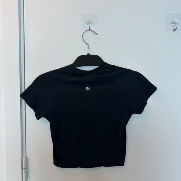 Swiftly Tech Cropped Short-Sleeve Shirt Size 4 - Picture 5 of 6